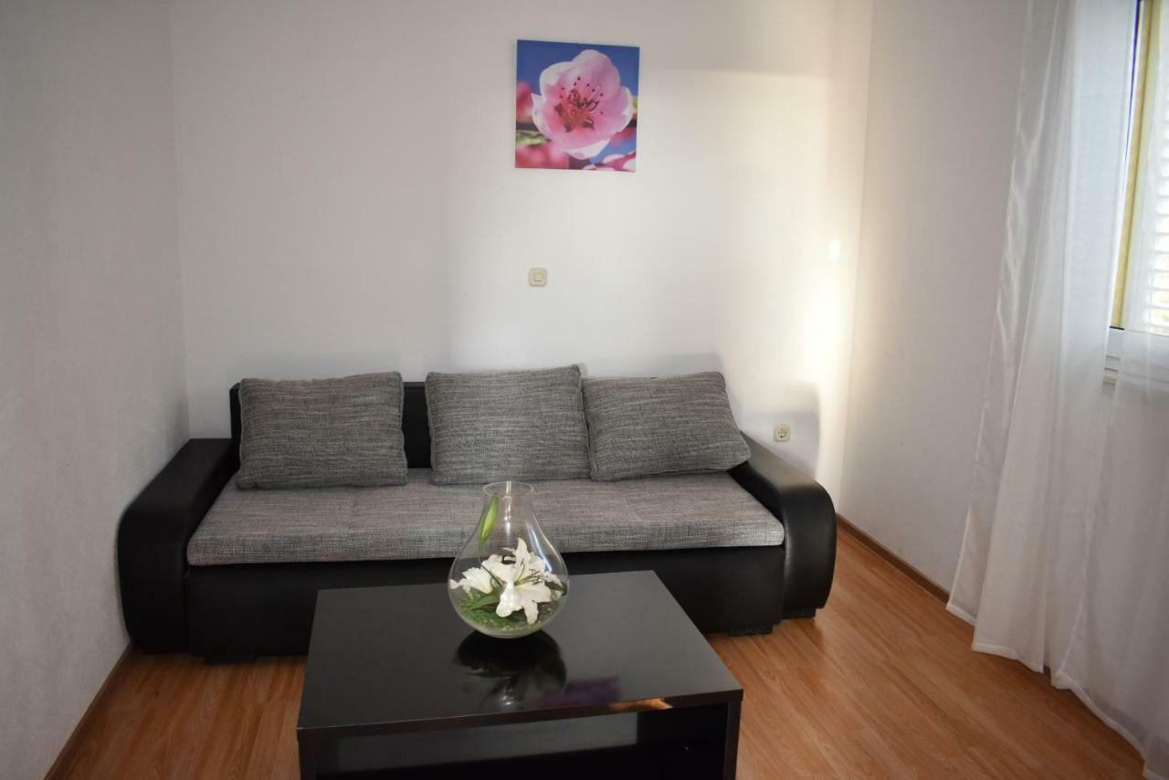Apartmani Kulas Pakoštane Exterior foto